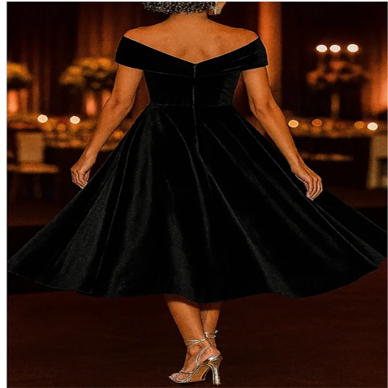 A-الخط طول الشاي طول الركبة فساتين كوكتيل فساتين الحفلات أنيقة بلا أكمام قبالة الكتف حديقة حفل زفاف المخملية #3