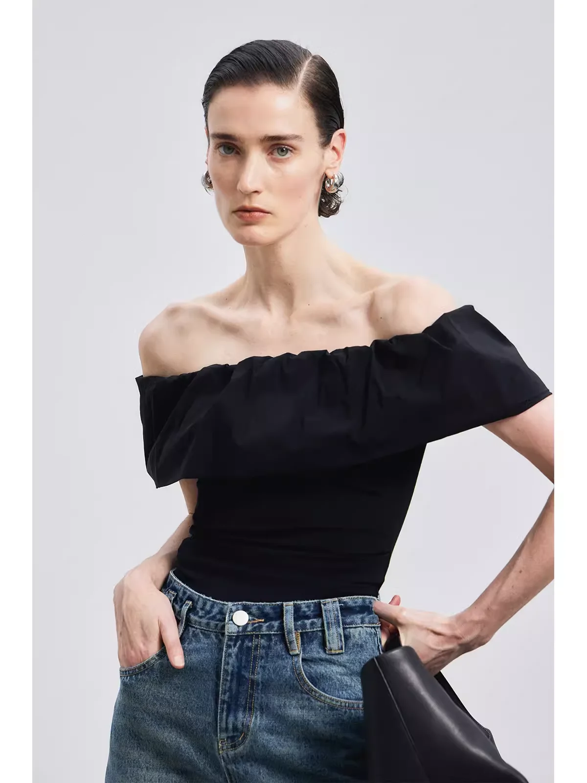 

Футболка женская летняя приталенная на одно плечо, белая, с классическим волнистым узором, модная, универсальная, с эффектом похудения