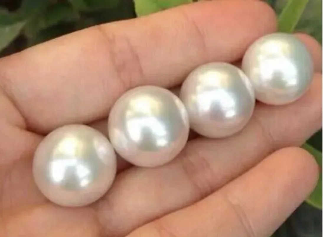 

Amazing aaa 4pc 12-13mm natural round south white Stud pearl semi-filled.