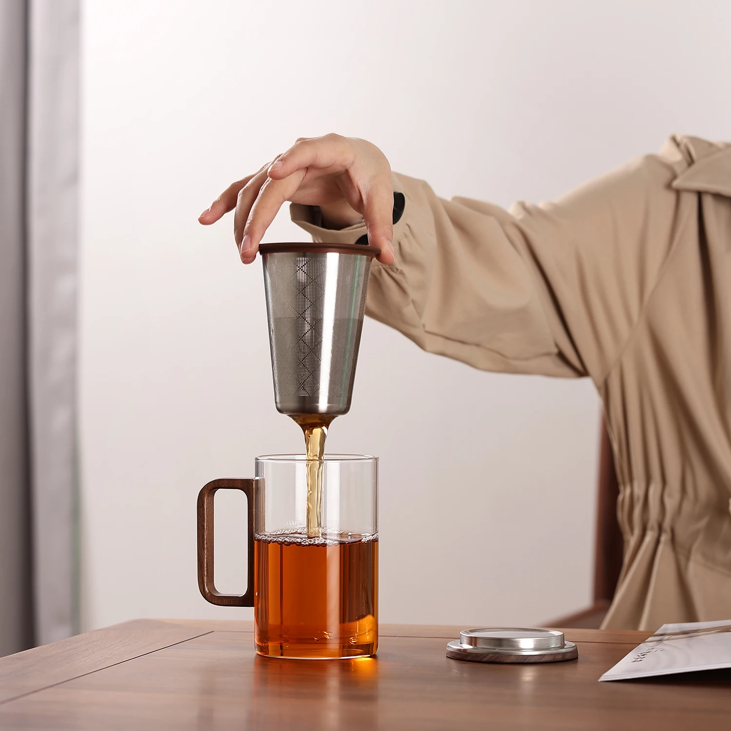 

Чашка для чайника Bonston из термостойкого стекла с фильтром из нержавеющей стали 304, персональная чашка для воды, чашка для чая, деревянные акценты - 500 мл ​