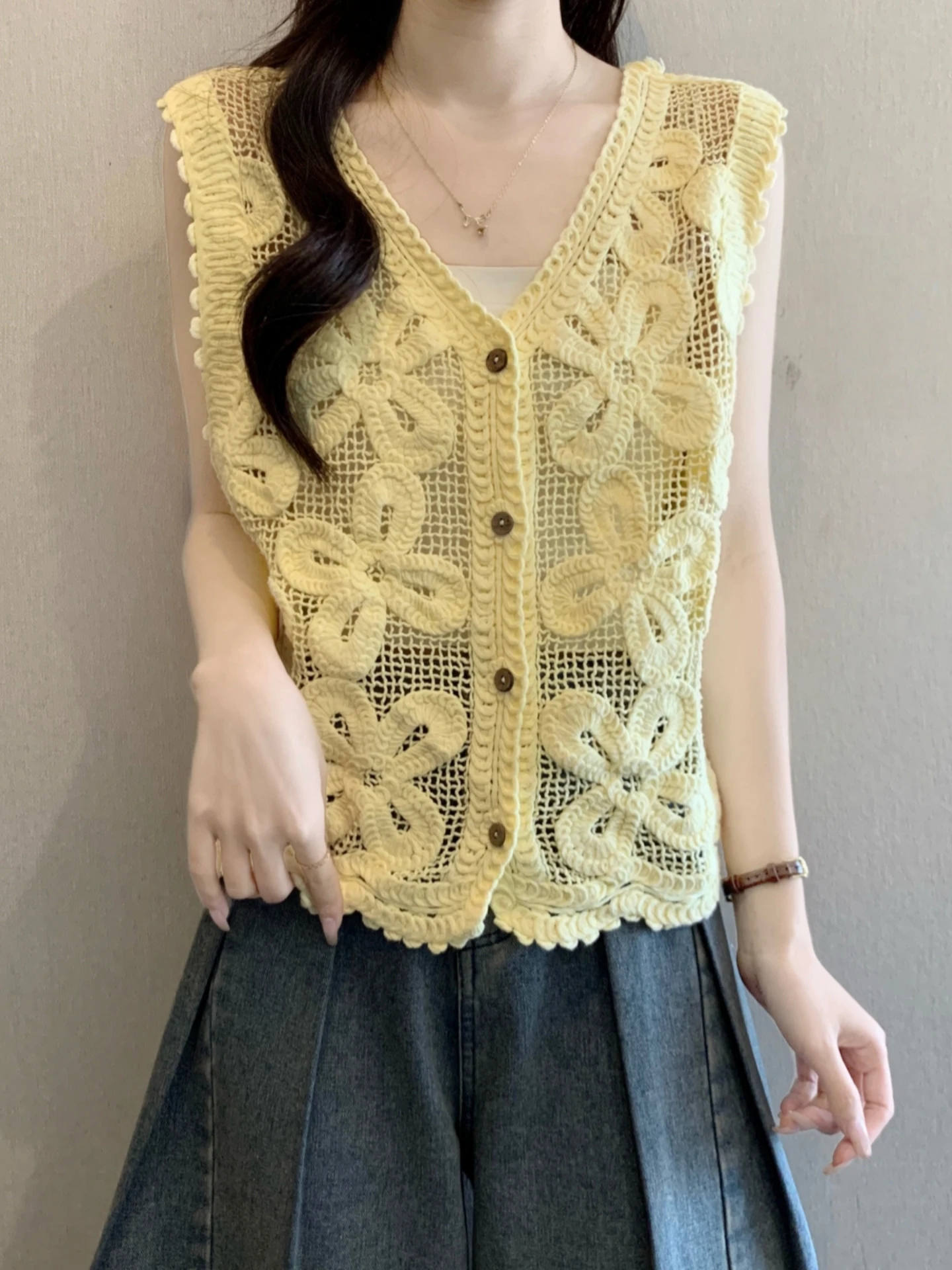 Hollow out Short Sleeveless Vest Top Women's Outerwear Summer Commute Style Loose Fit V-Neck Button Detailing Embroidery