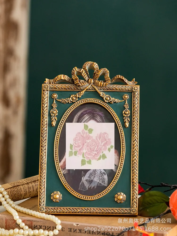 

European Style Retro Carved Bow Resin Photo Frame