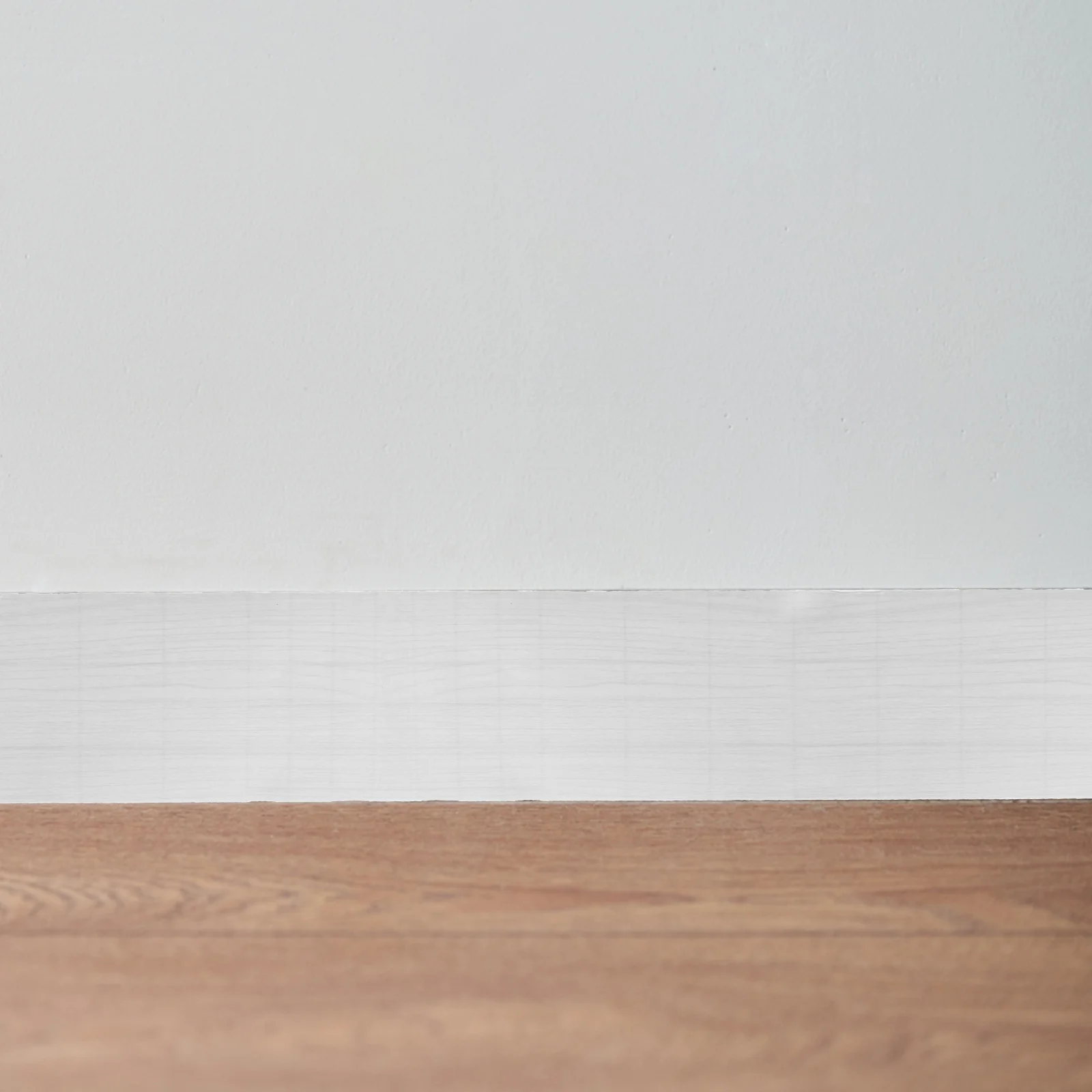 

5m Self Adhesive PVC Skirting Board Wall Decals Peel Stick Baseboard Trim White Wood Grain Flexible Molding Tape for Home Decor