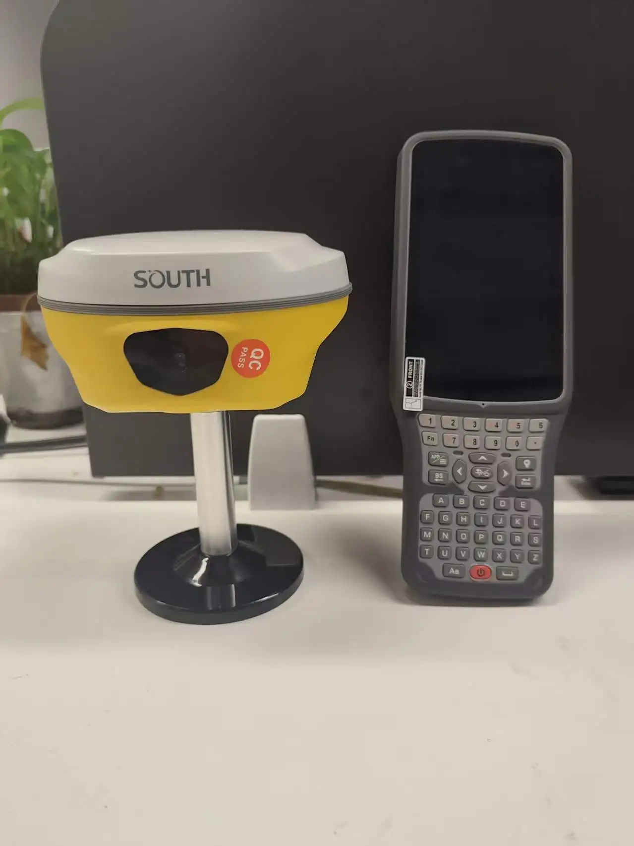 SOUTH ALPS1/S2 GNSS RTK With 1698 Channels And IMU Dual Camera+Laser Survey GNSS Receiver For Land Surveying