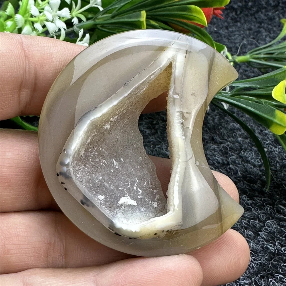 

1pc Natural Rainbow Agate Crystal Geode Aura Healing Energy Gem Carving Moon Ore Specimen Home Decoration Holiday Gift Ornament