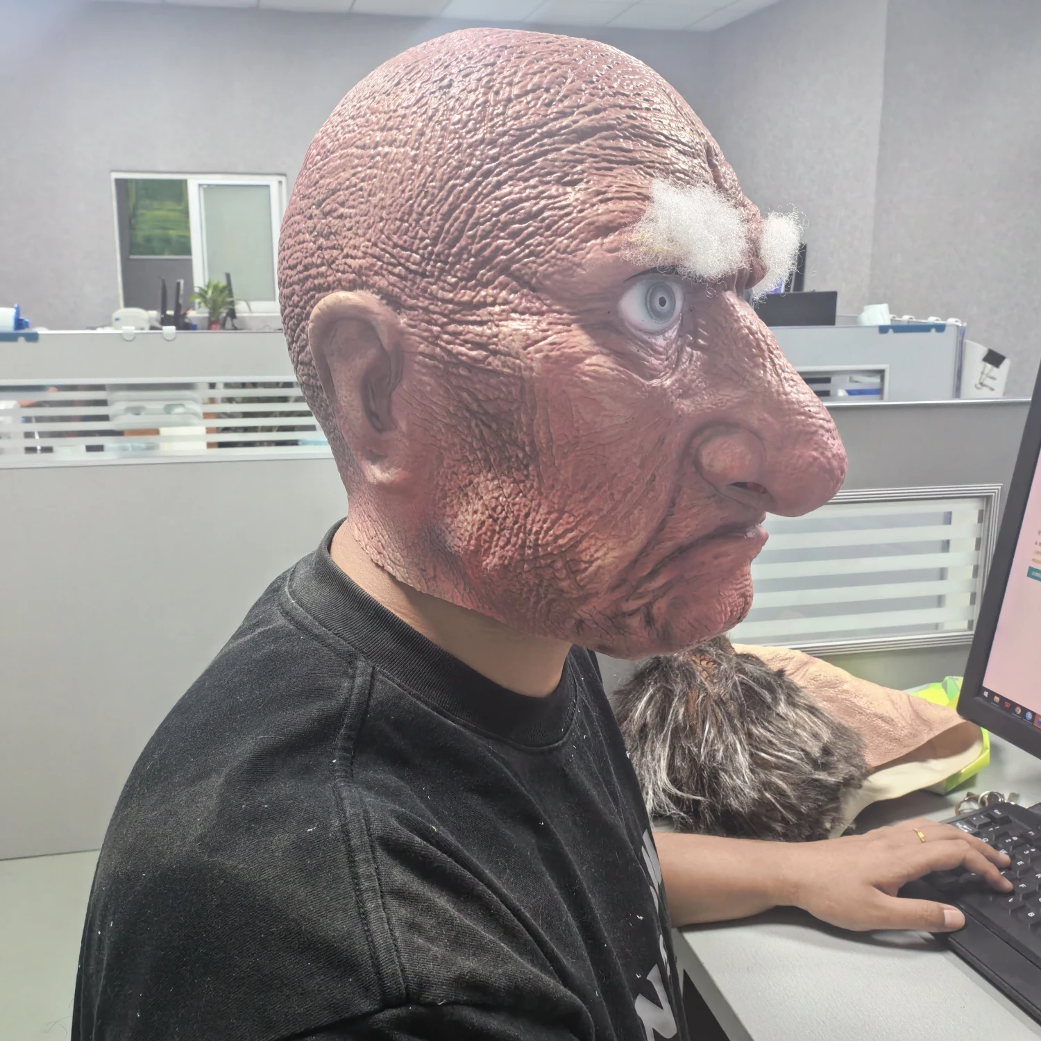 หน้ากากยางเหมือนจริงของคุณกรัมป์ส หน้ากากชายหัวล้านโกรธง่ายสำหรับฮาโลวีน พร้อมคิ้ว - อุปกรณ์แต่งกายแฟนซีสำหรับผู้ใหญ่ ส่งได้ทันที