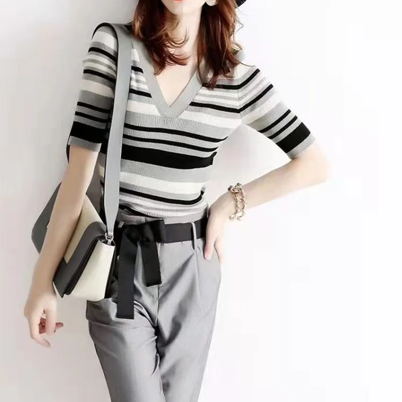 2024 neue Sommer lose lässige Retro Büro Dame Damen hemd Einfachheit gestreifte Strick V-Ausschnitt Kurzarm Baumwolle y2k Tops