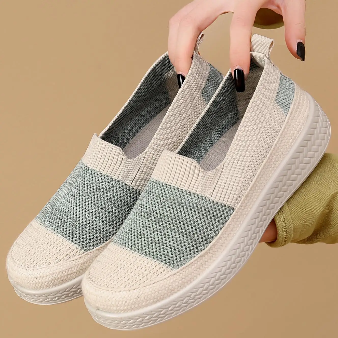 

Shoes women's summer new breathable wear-resistant non-slip versatile casual shoes soft sole comfortable mother lazy one pedal