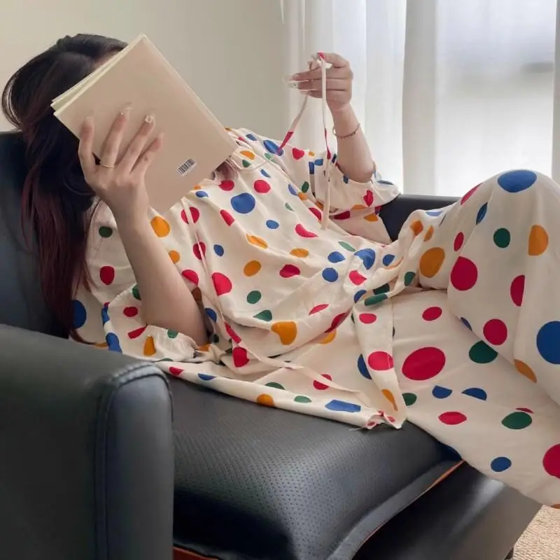 La stampa a pois dai colori dolci può essere indossata come un set da due pezzi per l'autunno delle donne Nuovo stile pigro Set completo da casa Pigiama sexy caldo
