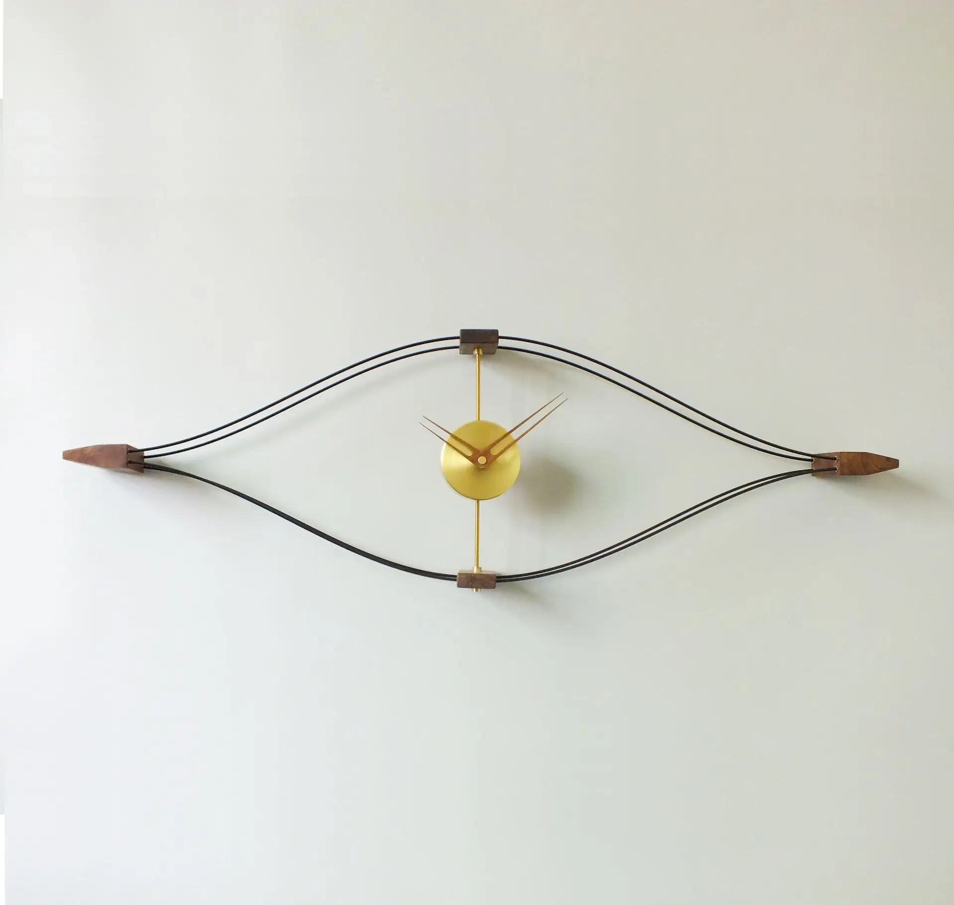 &c Modern Nordic Home Wall Clock Creative Brass Spanish Design Black Walnut Solid Wood Eye-Shaped Silent Stylish Wall Clock