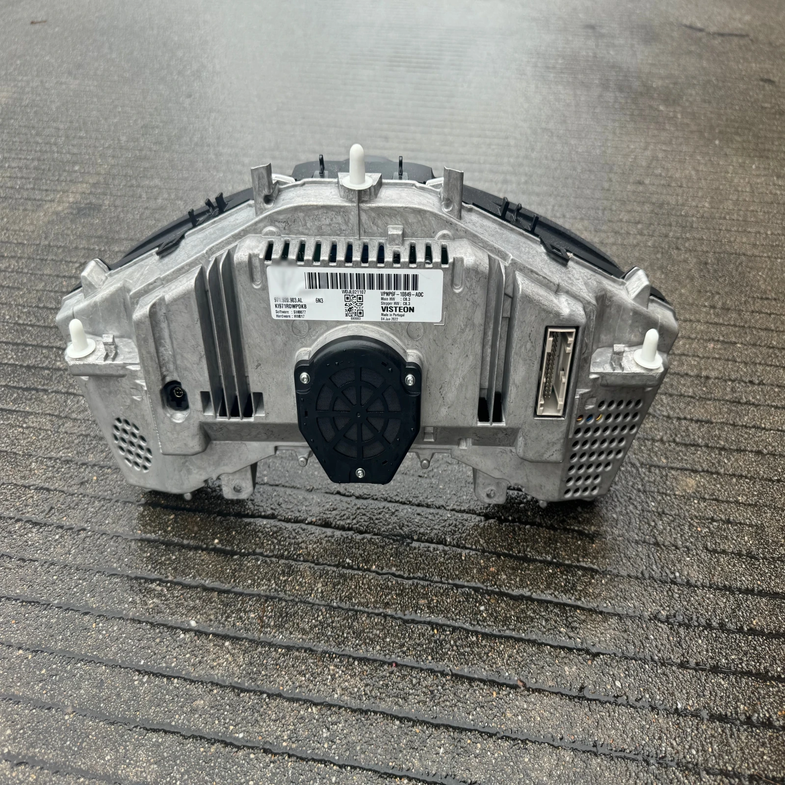 The New High Quality Panamera 971 Center Console Working Meter Odometer LCD Screen Speed Calculator for Porsche