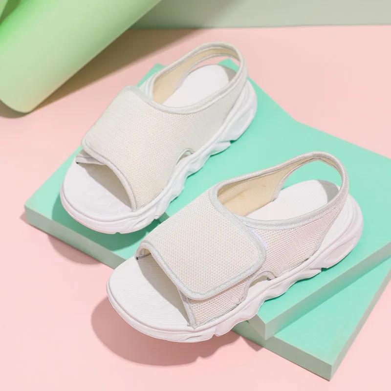 

2024 New South Korean Children's Sandals Cool and Comfortable Beach Breathable Shoes Baby Walking Soft Sole Shoes