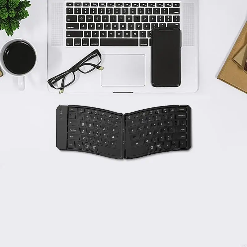 Curvilinear Plan Radio Keyset Highlighting Against Slip Leather Face and Pocket Sized Portability F19E