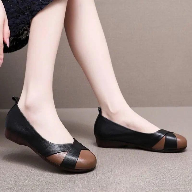 

New Women Soft Leather Low Heel Comfortable Middle-aged Sandals Mid Heel Office Work Shoes Wedges Shoes for Women Wedding Shoes