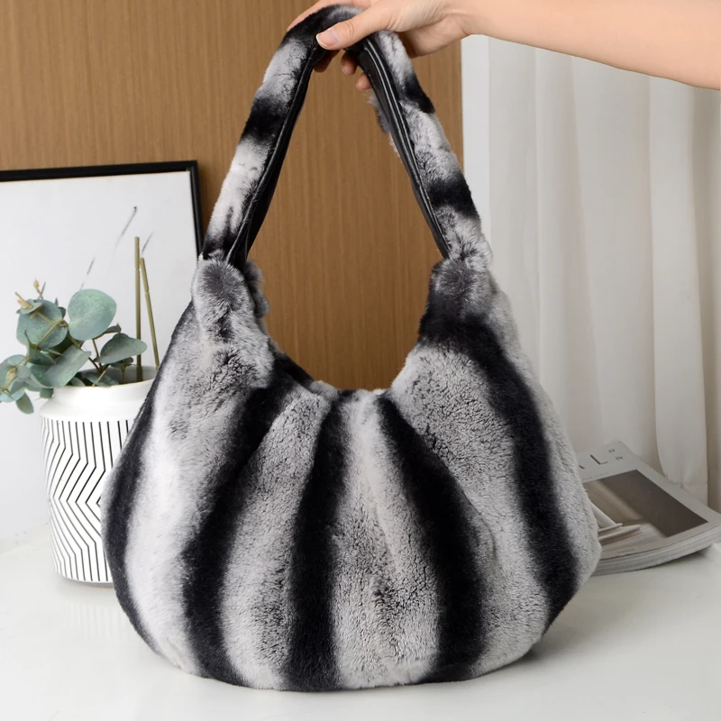 2023 Women Real Rex Rabbit Fur Handbags 100% Real Fur Single Shoulder Bags Cute Fashion Girl Fur Bags Winter Wrist Chinchilla