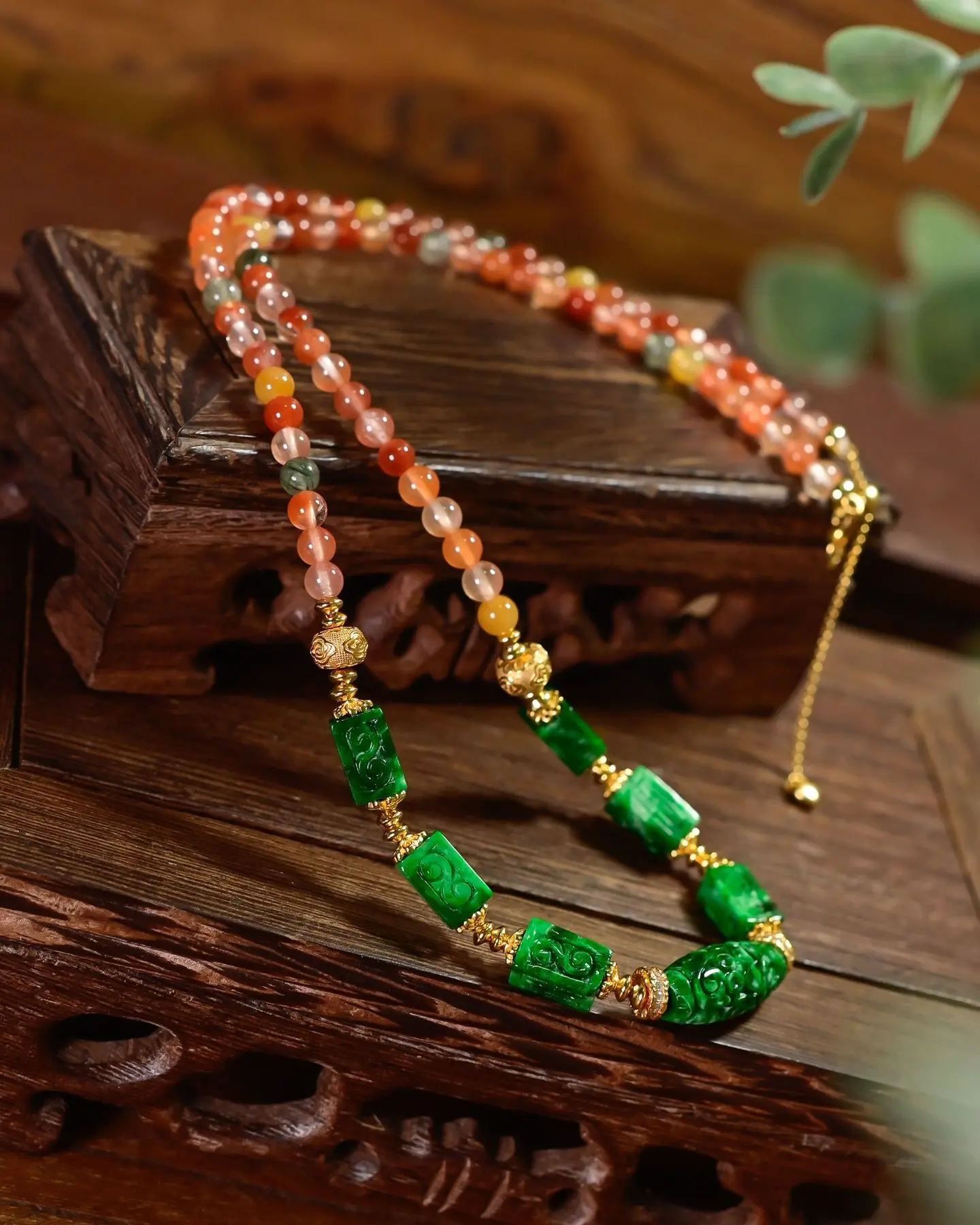 

Ожерелье-чокер из натурального ярко-зеленого нефрита класса А, квадратные бусины, радужный рутиловый кварц, серебро 925 пробы, подарок с драгоценными камнями