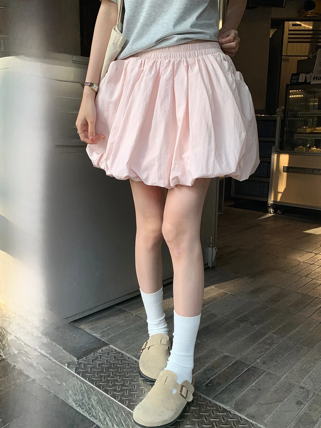 

Корейская короткая юбка-тюльпан с цветочным узором, пышная, универсальная, с высокой талией, из дышащего полиэстера, приятная для кожи, А-силуэт.