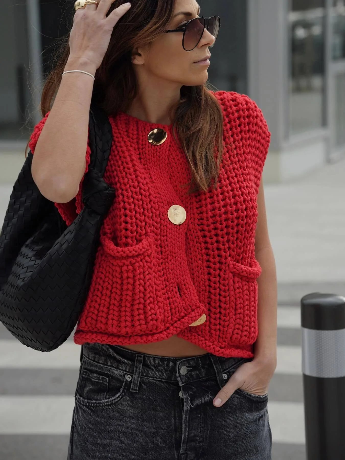 Women\'s Knitted Vest Elegant Fashion Knit Vests Tops Casual Red Sleeveless O-neck Metal Button Sweater Autumn Winter