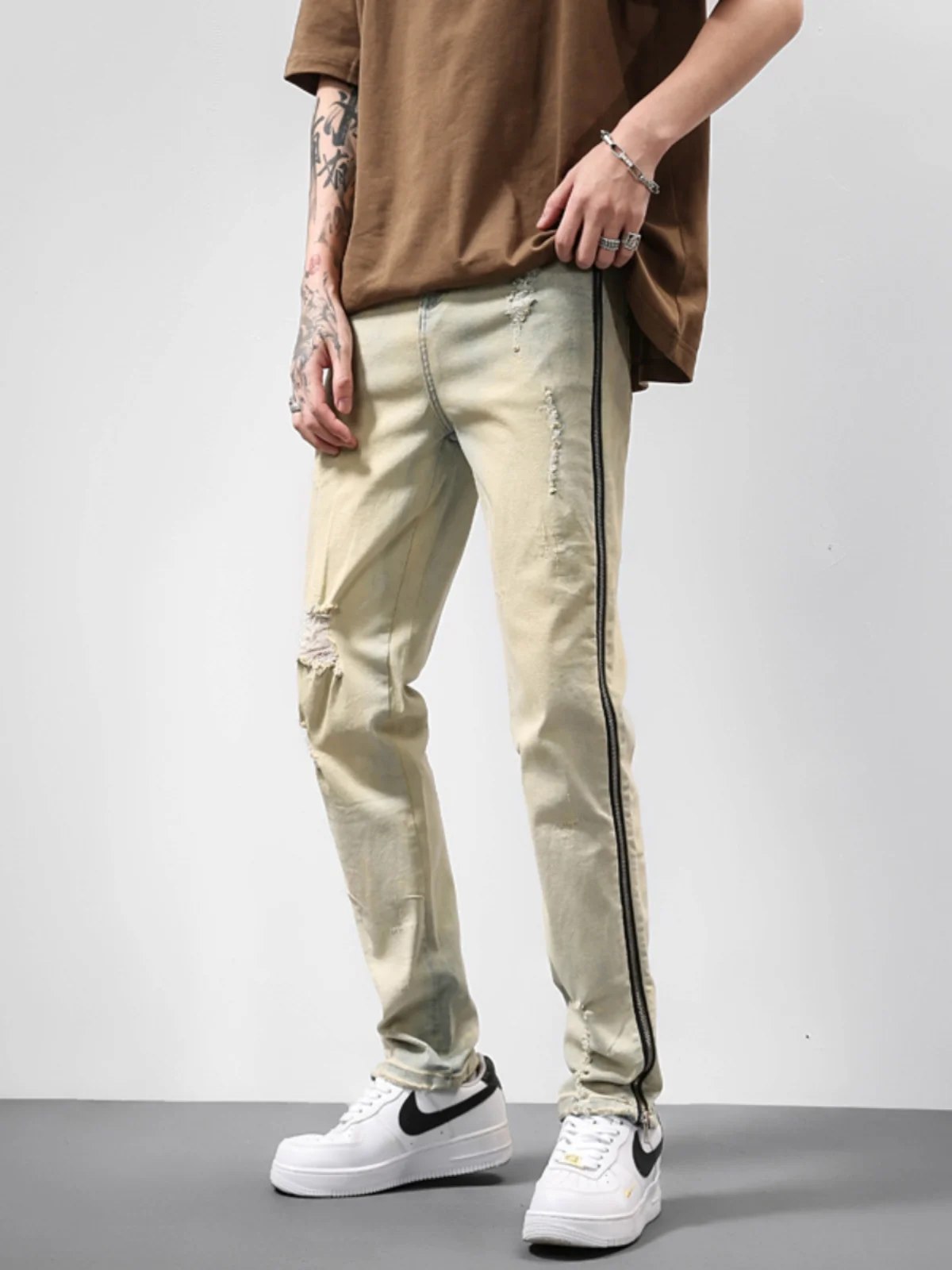 

Retro American Sle Men's Jeans with Hole Waed Yellow Mud Dye Casual Jeans Zipper Slit Trendy Cotton Polyester Blend