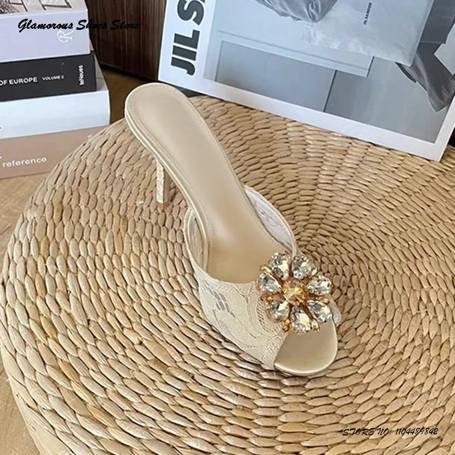 

Кружевные сабо с украшением в виде хрустальных цветов, свадебные туфли, круглые современные тапочки на тонком высоком каблуке с открытым носком, женские современные тапочки для выпускного вечера