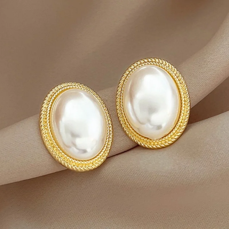 Anting Oval Logam Matte Warna Perak Emas Warna Kontras Perhiasan Besar Pesta Antik untuk Wanita Anak Perempuan