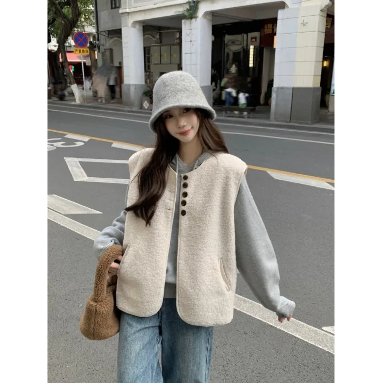 

Корейский женский повседневный свободный жилет из овечьей шерсти, новинка 2026 года, модный, многослойный, универсальный, из кожи и меха...