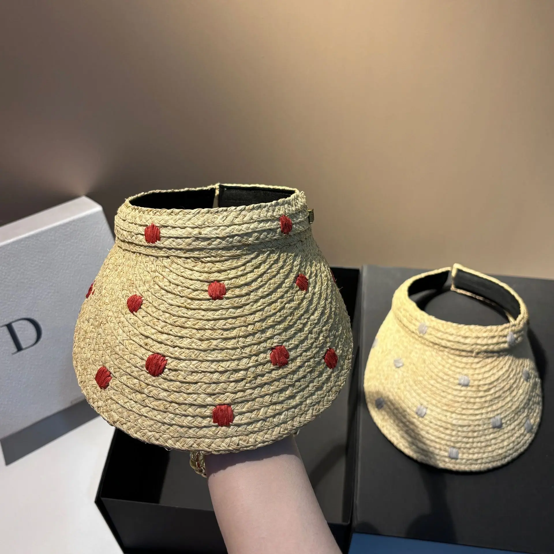 قبعة شمس منقطة ممتازة لعام 2025 - تصميم عصابة رأس الرافية المطرزة، علوية فارغة لتقليل العمر وحماية من الأشعة فوق البنفسجية في الصيف في الهواء الطلق