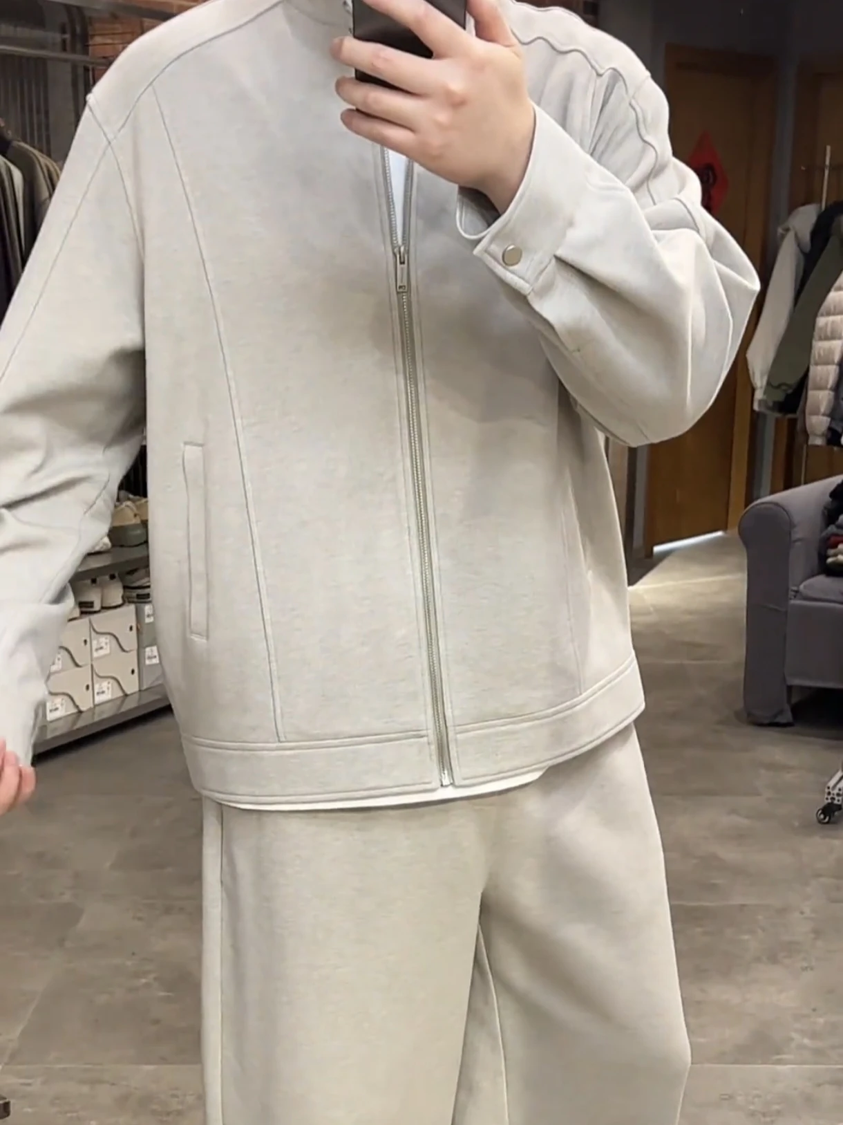 

Весенний новый мужской повседневный спортивный костюм: свитшот с высоким воротником и брюки, комплект из двух предметов, модный и универсальный.