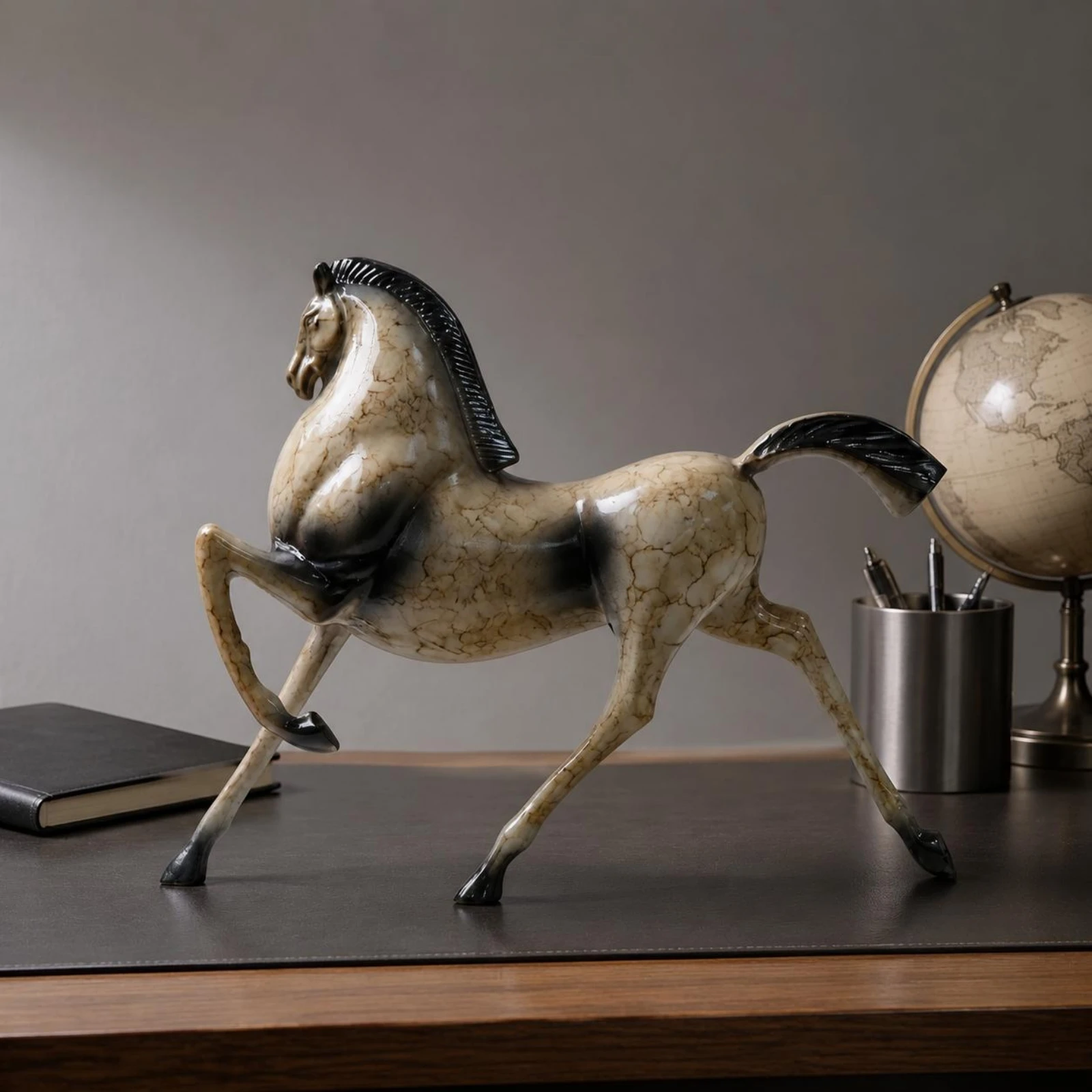 

Desktop Horse Sculpture Modern Minimalist Horse Statue Table Ornament Retro Design Home Decoration Compact Size for Entryway