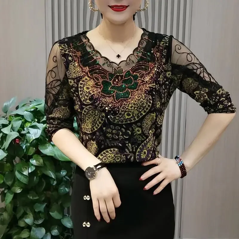 

Mom's New Summer Slim Fit Slim Lace Hot Diamond Bottoming Shirt Fashion V-neck Long Sleeve Blouse L-4XL