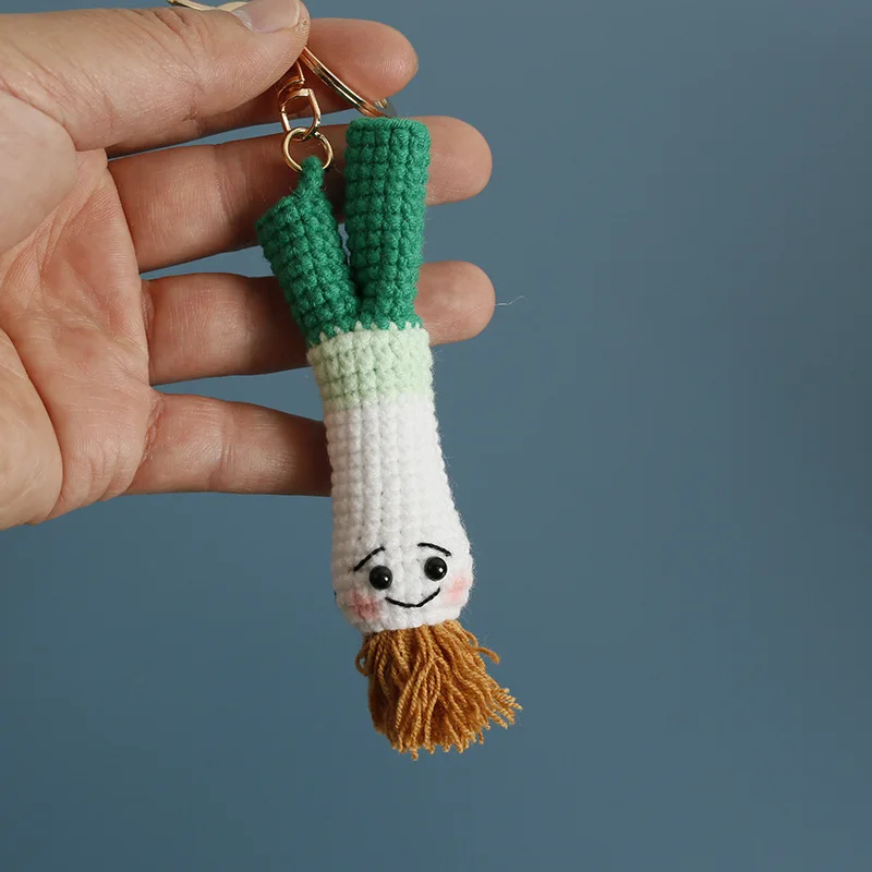 Llaveros creativos de ganchillo, llaveros de muñecos de verduras con expresión divertida, hechos a mano, llaveros bonitos, accesorios colgantes para