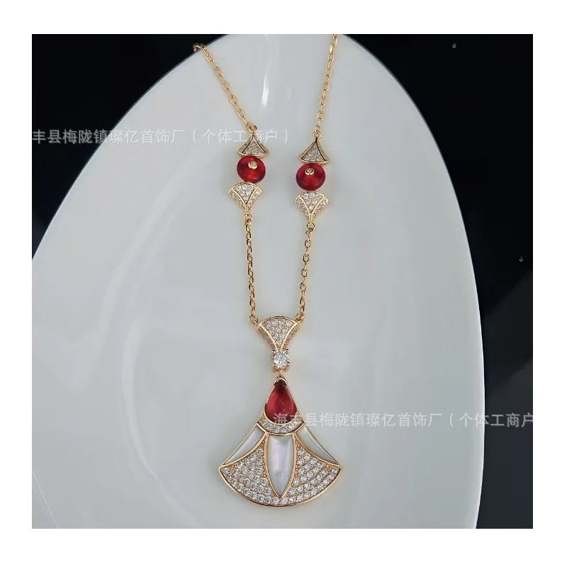

Home Full Diamond Inlaid Agate White Fritillary Fan Necklace Premium Light Luxury Skirt Dinner Set High Edition