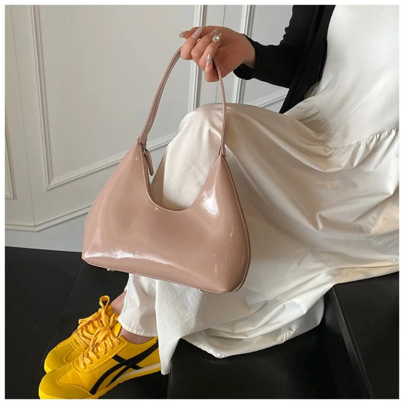 

Top-Tier Women's Messenger Bag Made Of Jaguar-Print Leather Boasting Trendy Paris Neat Spacious Daily Look​