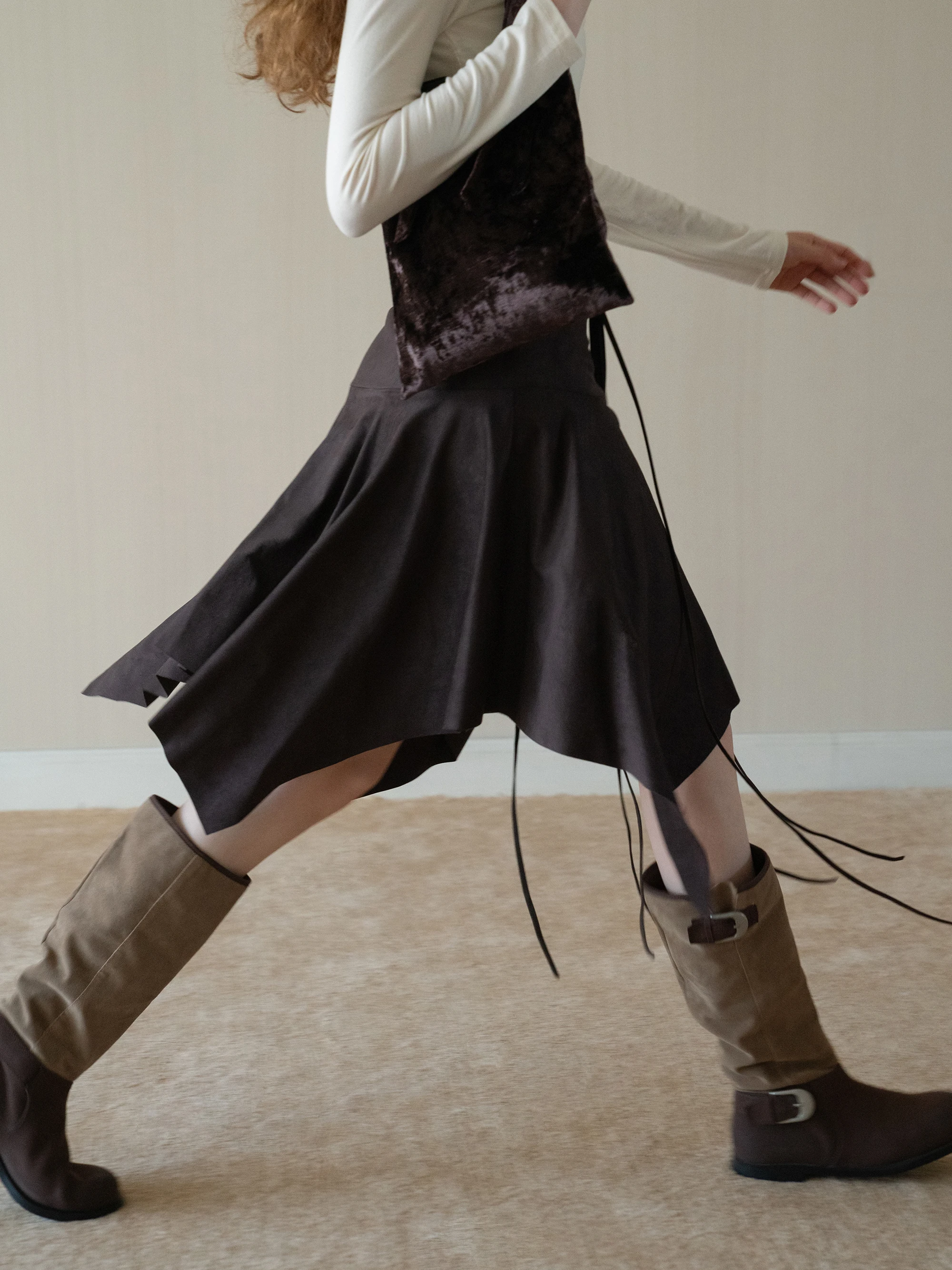 

Юбка EGGKA из замши, асимметричный дизайн, высокая талия, цвет кофе, А-силуэт, миди, осенняя коллекция, женская мода Ciwalk