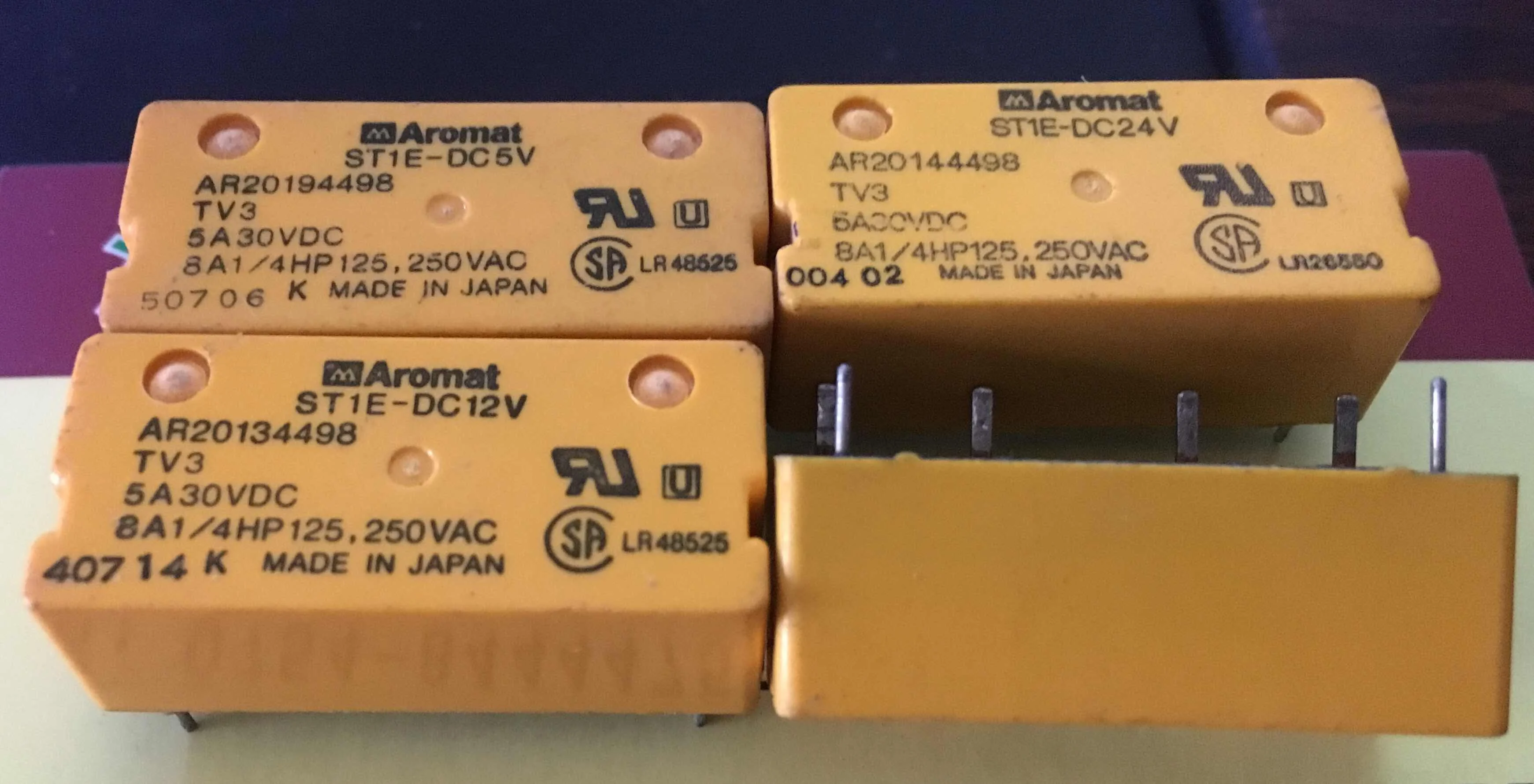 

ST1E-DC24V AR20144498 6 8А 24 В 10 шт.