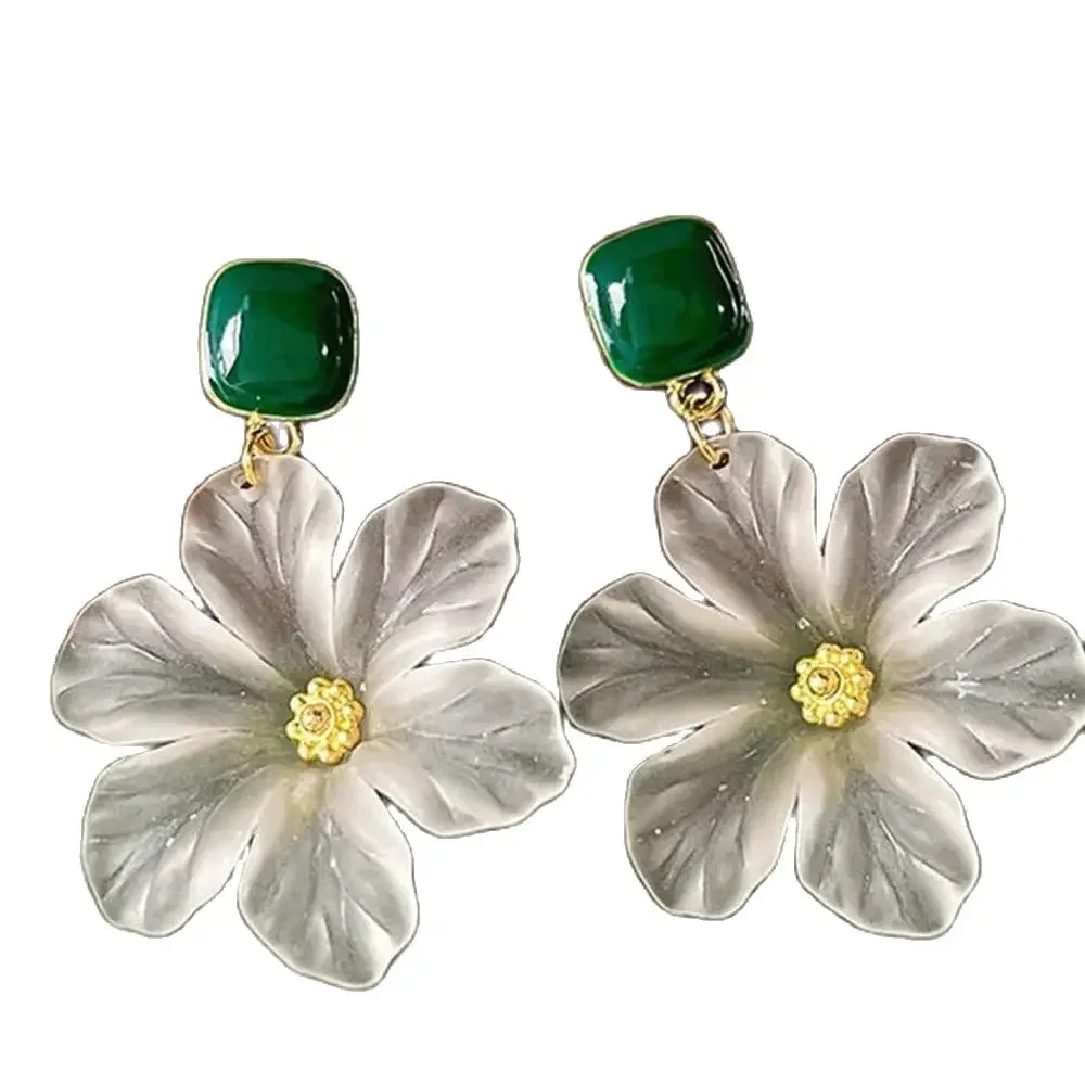 White Flower Charm Square Metal Green Epoxy Drop Earrings For Women Bohemia Romantic Camellia Flower Dangle Earrings Luxury