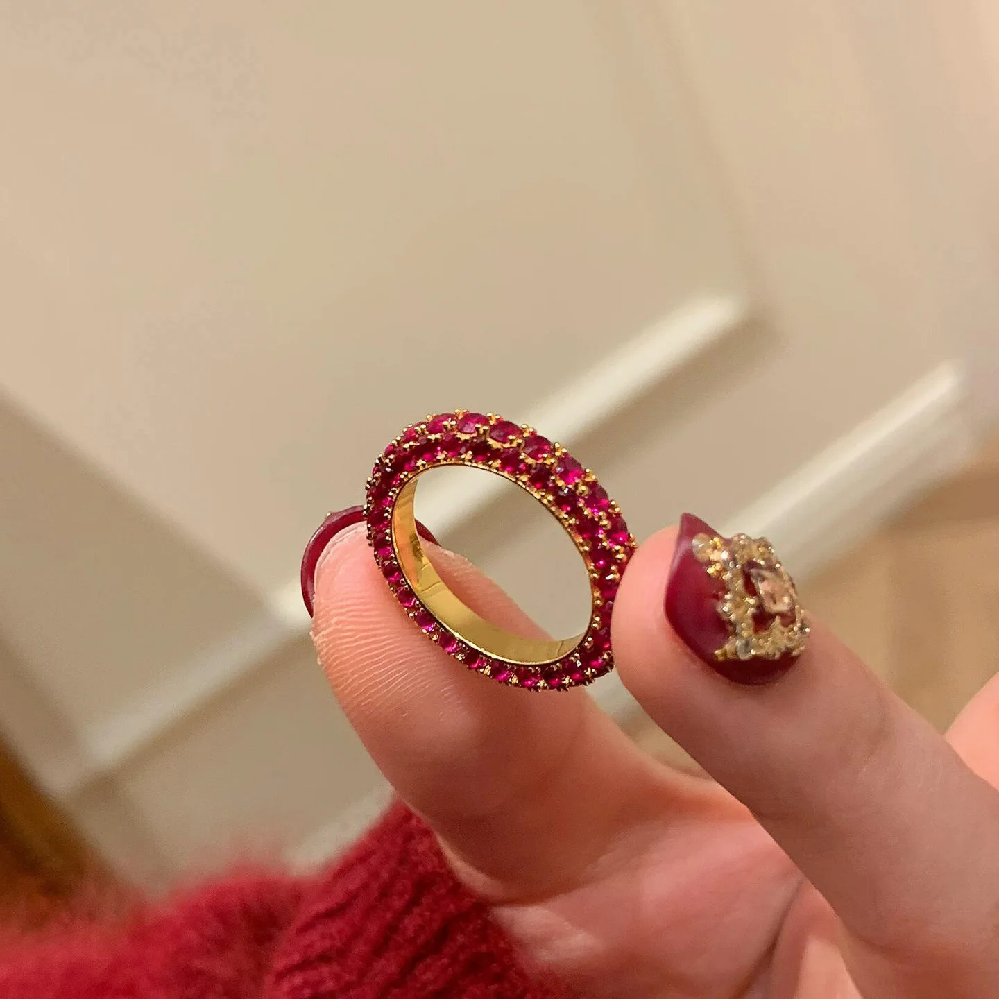 Classic Sparkling Retro inlay Full Circle Red Diamonds rings for women High Grade Luxury Ring Stacked Style Wedding Jewelry
