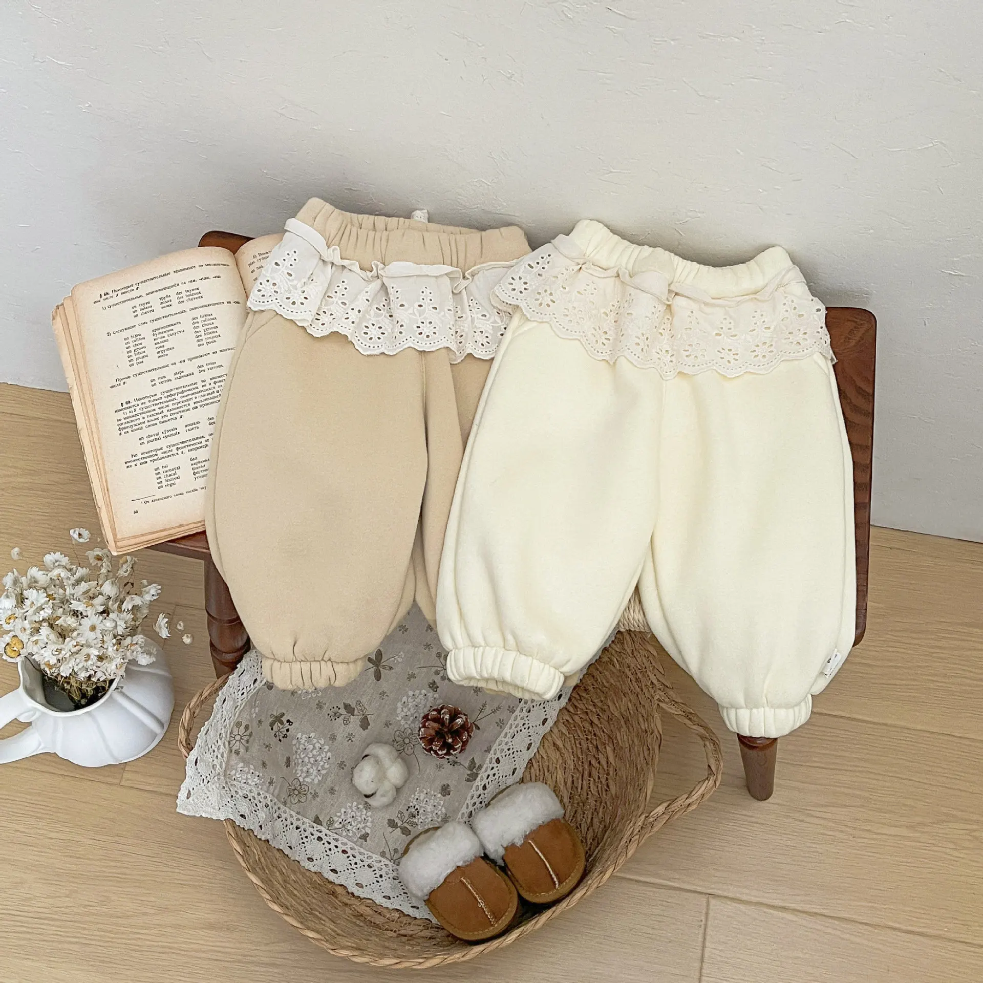 

Брюки для маленьких девочек, зима 2025 года, кружевные бархатные брюки для маленьких девочек, повседневные утепленные брюки для девочек 1–3 лет, детские штаны с меховой подкладкой