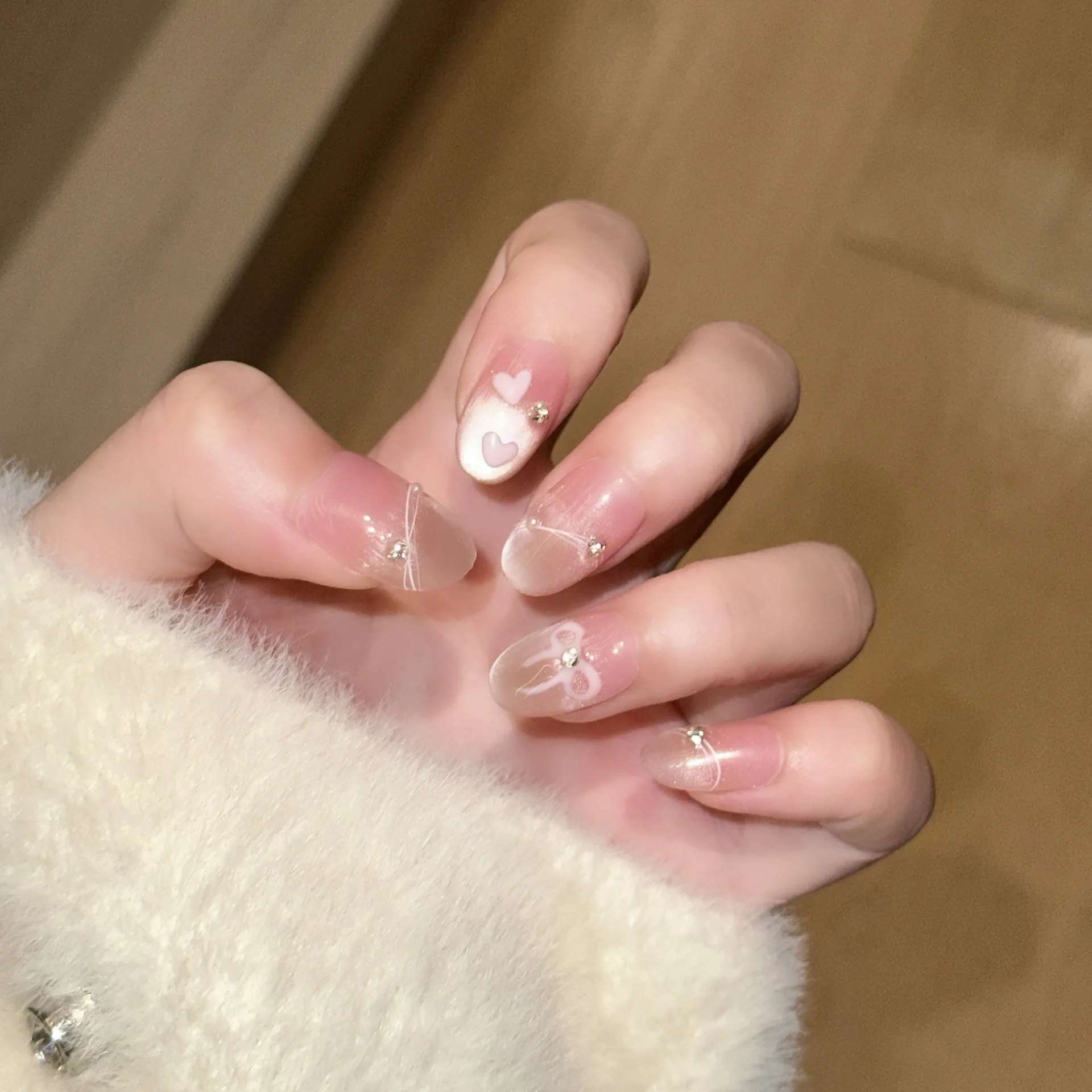 10 Uds. De uñas postizas cortas de almendra, juego de manicura de amor con lazo rosa francés, uñas postizas con acabado ovalado y diamantes de imitación reutilizables