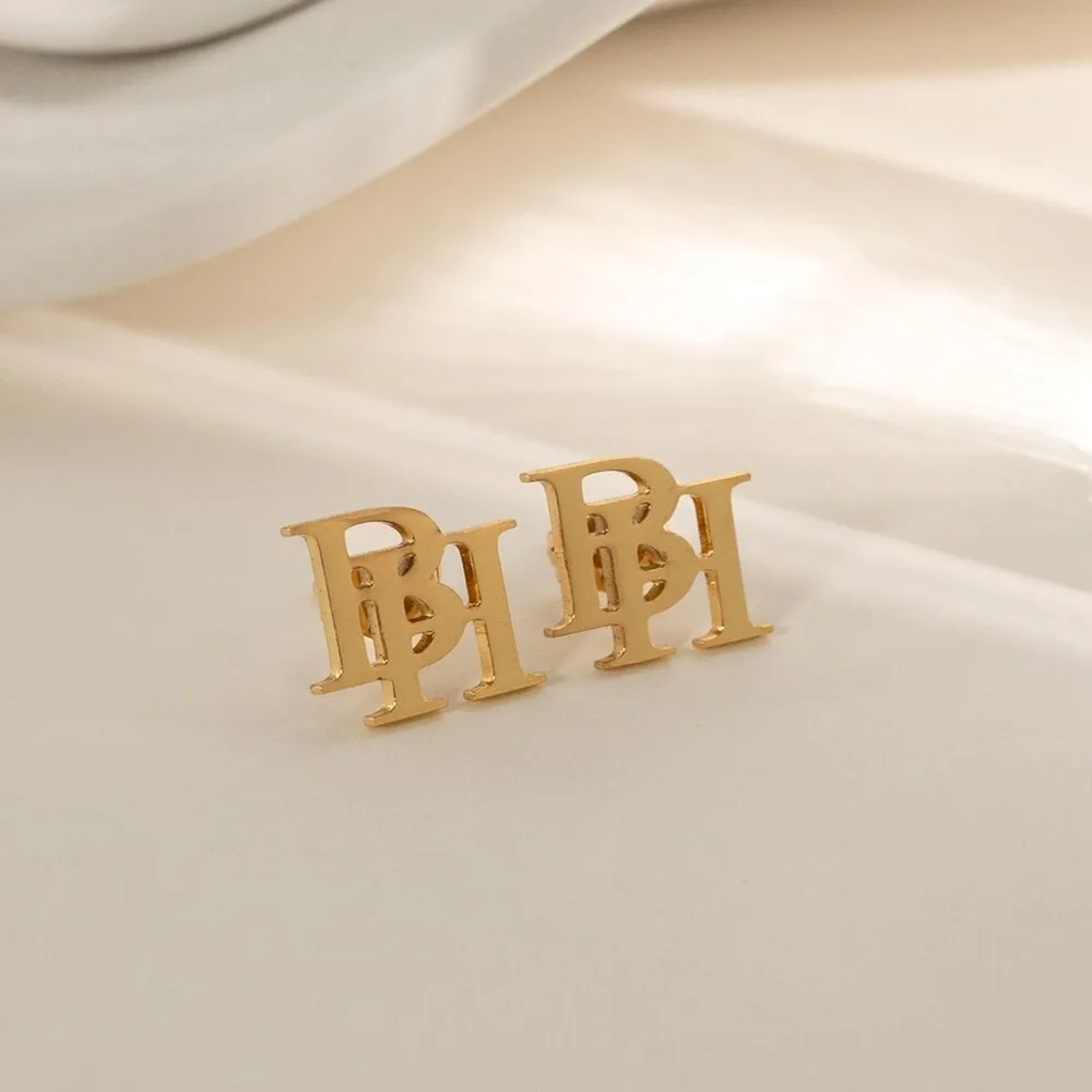 

Модные позолоченные серьги 2025 года с инициалами, персонализированные шпильки с буквами A–Z, переплетенные, индивидуальный дизайн для женщин