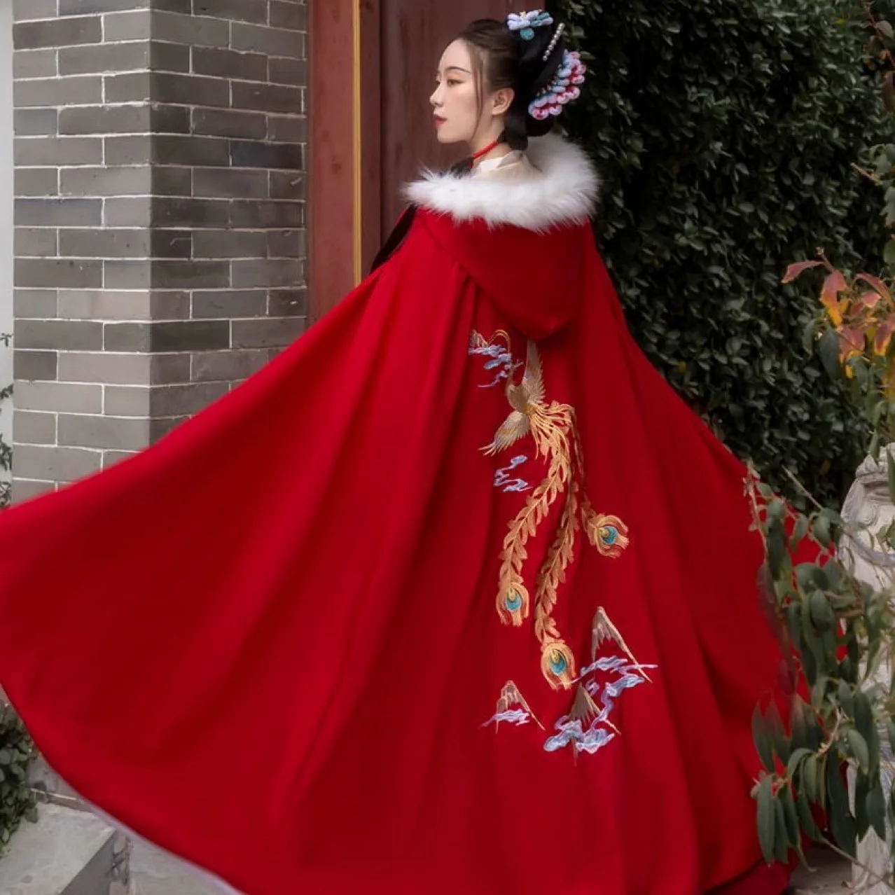 

Oriental Ancient Black Hanfu Cloak Women Chinese Style Princess Costume Female Autumn Winter Warm Embroidery Hooded Cape Coat