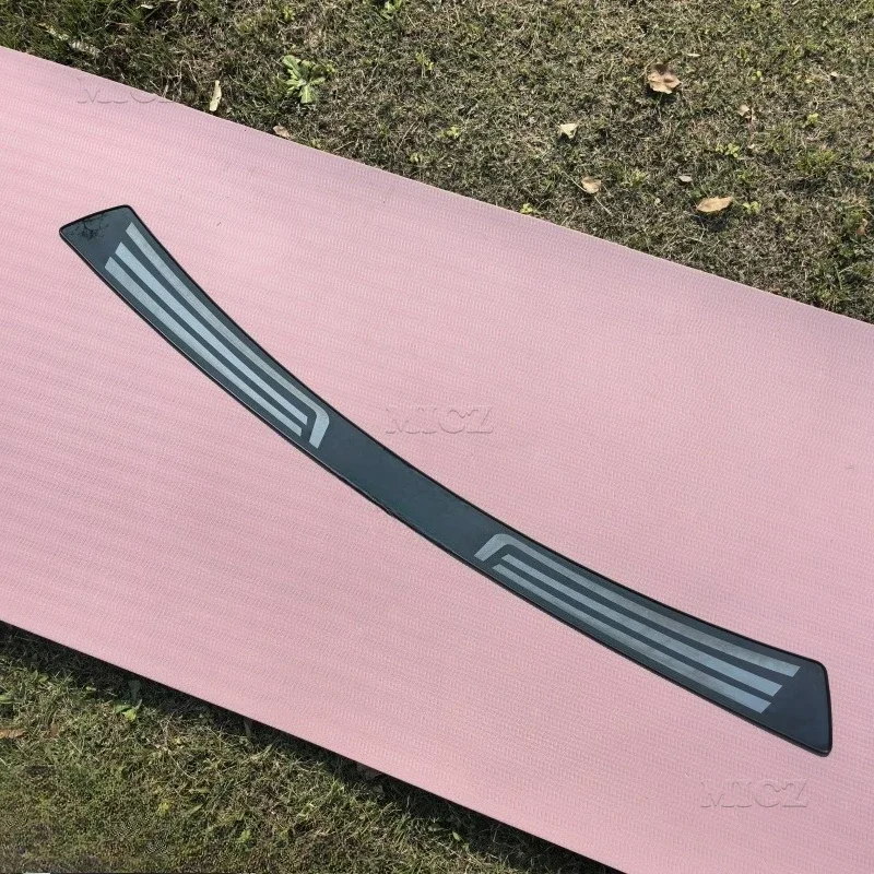 

For Toyota Rav4 Car Accessories Sticker Rear Guards Rear Bumper Cover Trim Stainless Trunk Guard Plate Cover 2016 - 2018