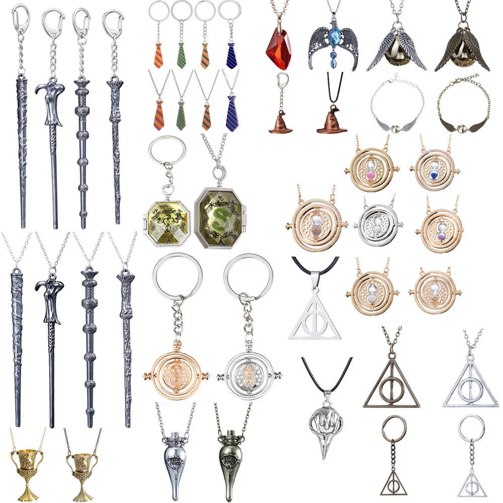 Juego de llaveros de mago encantado, varita de latón desgastado, medallón Horcrux, sombrero puntiagudo, dijes con crest de león, regalo de colección de Metal místico