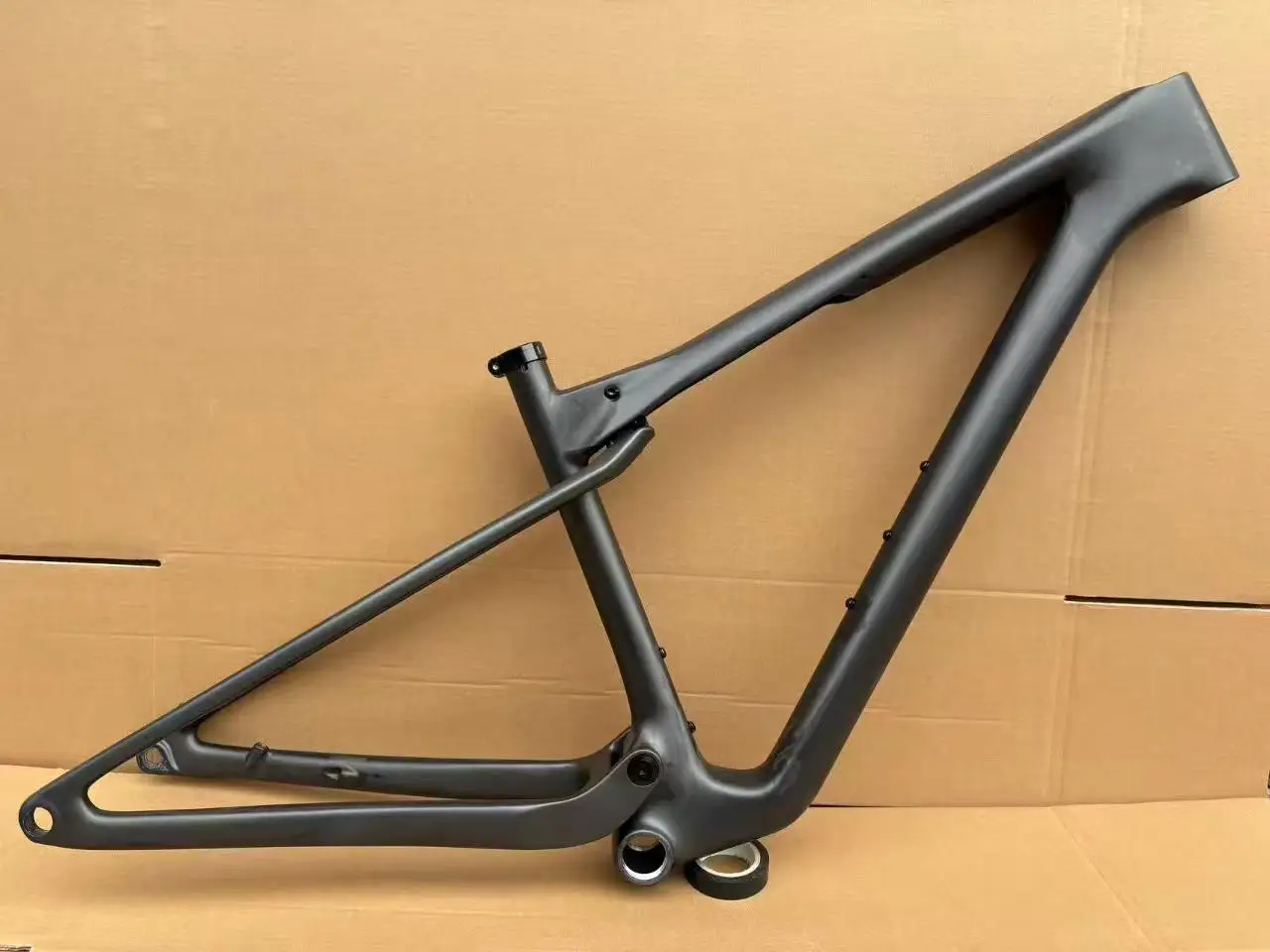 

EPIC WC XC Carbon Fiber Softtail Mountain Bike Frame 29er UDH EPS 148 Boost T1000 Carbon Cloth DPD Transport Customizable Color