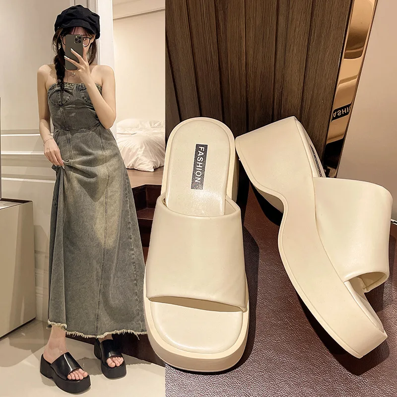 

2025 New fashionable summer Roman resort-style beach shoes, one-shoulder thick-soled women's outdoor slippers