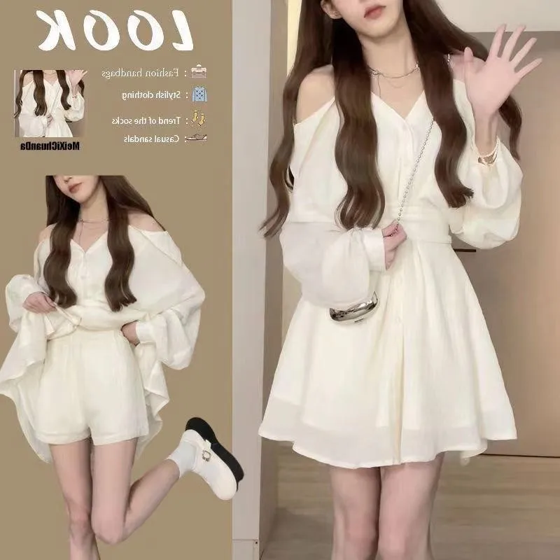 

Soft style outfit female 2025 new Korean version of the sense of design off-shoulder slimming top and versatile shorts two-piece