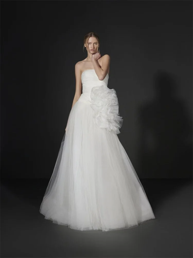 

Customized Strapless Neckline Sleeveless Tulle A-Line Wedding Dress Open Back Zipper Floor Length Sweep Train Gown For Bride