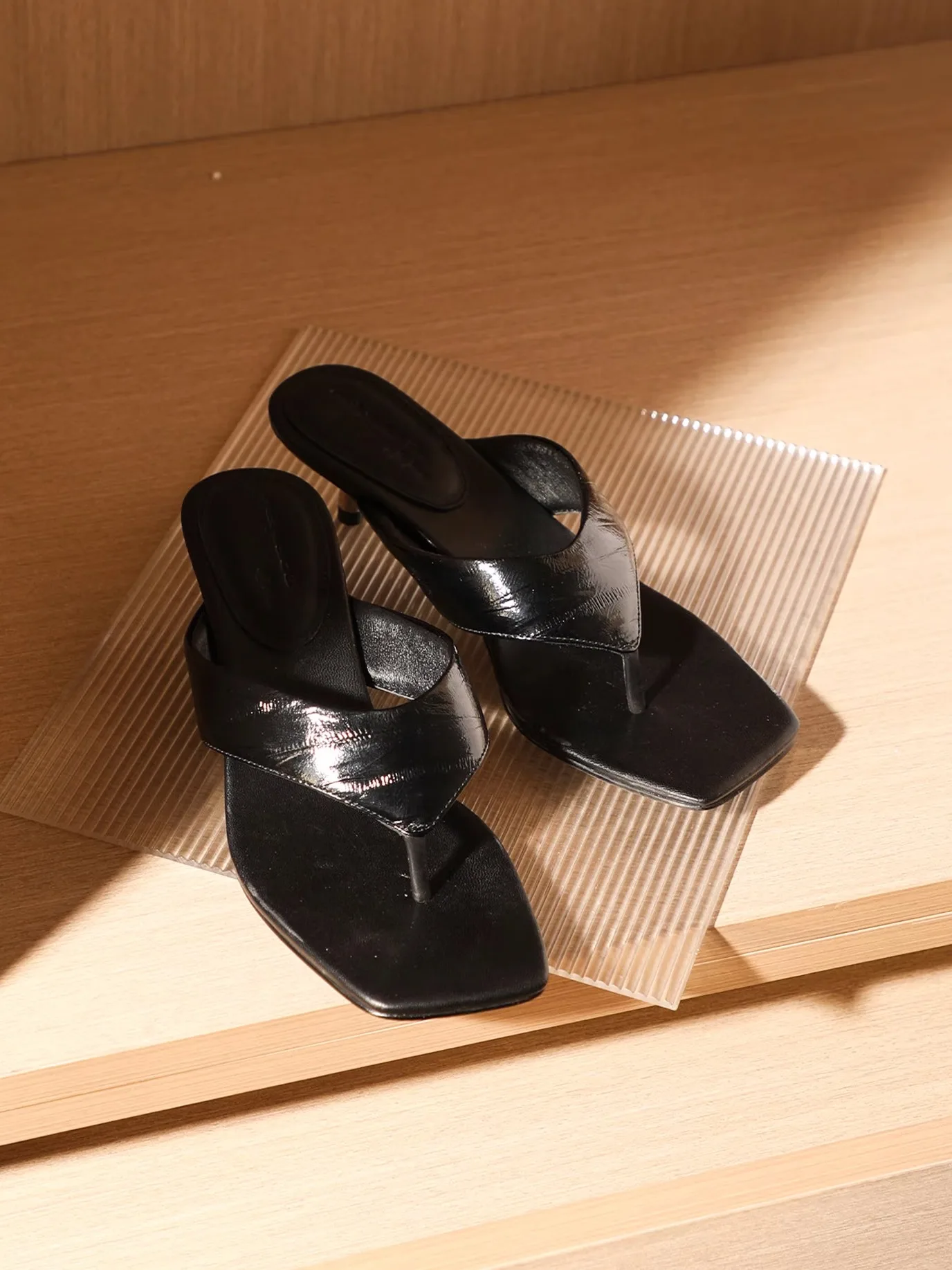 

Handmade Leather Sandals Slippers French Style Square Head Heel Fashionable Lazy Eel Skin Genuine Leather Slip-On Shoes