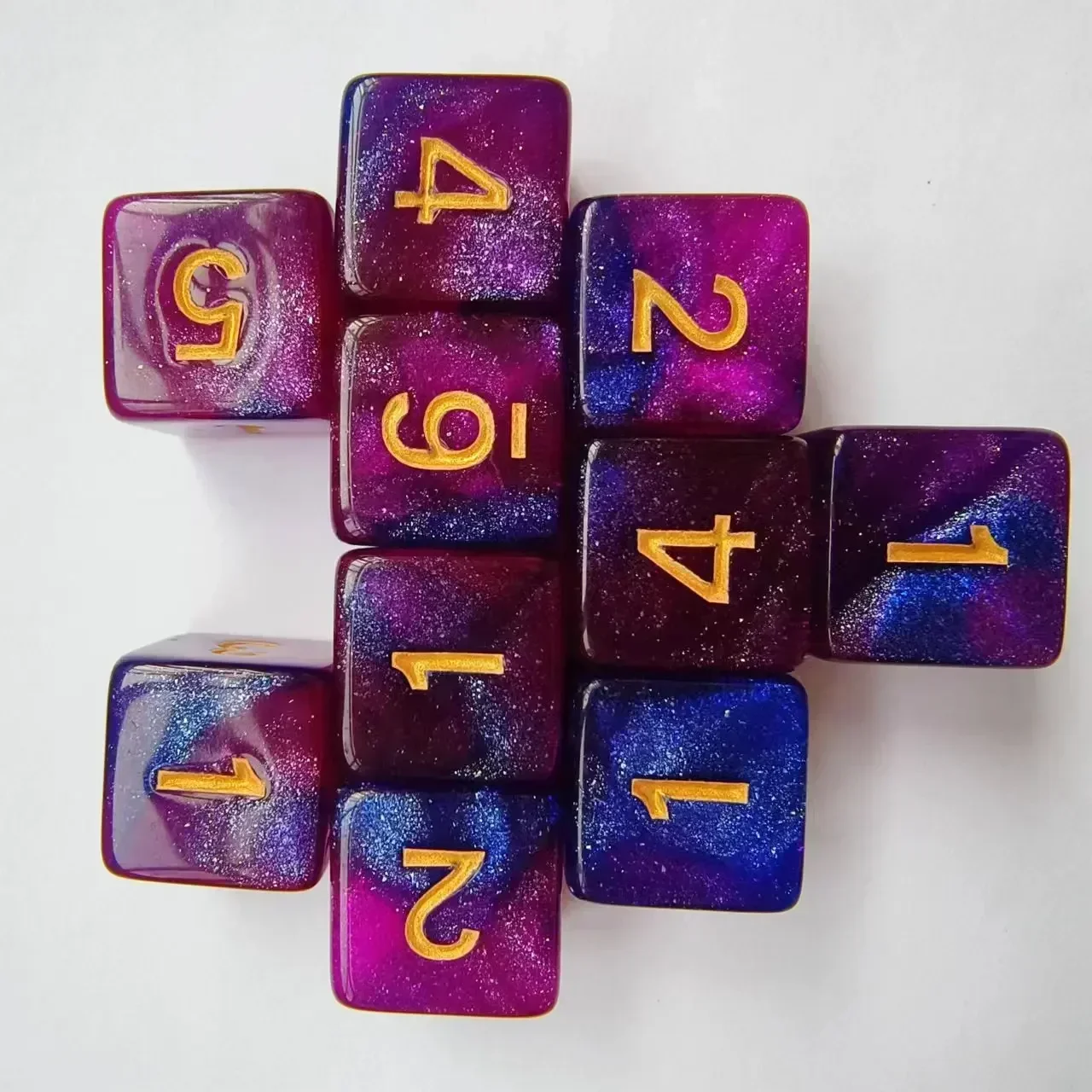 

10 шт./компл., 16 мм, 6-сторонние двухцветные цифровые игральные кости со звездным небом, акриловые игральные кости Ктулху для Dnd COC, набор кубиков для настольной игры DND