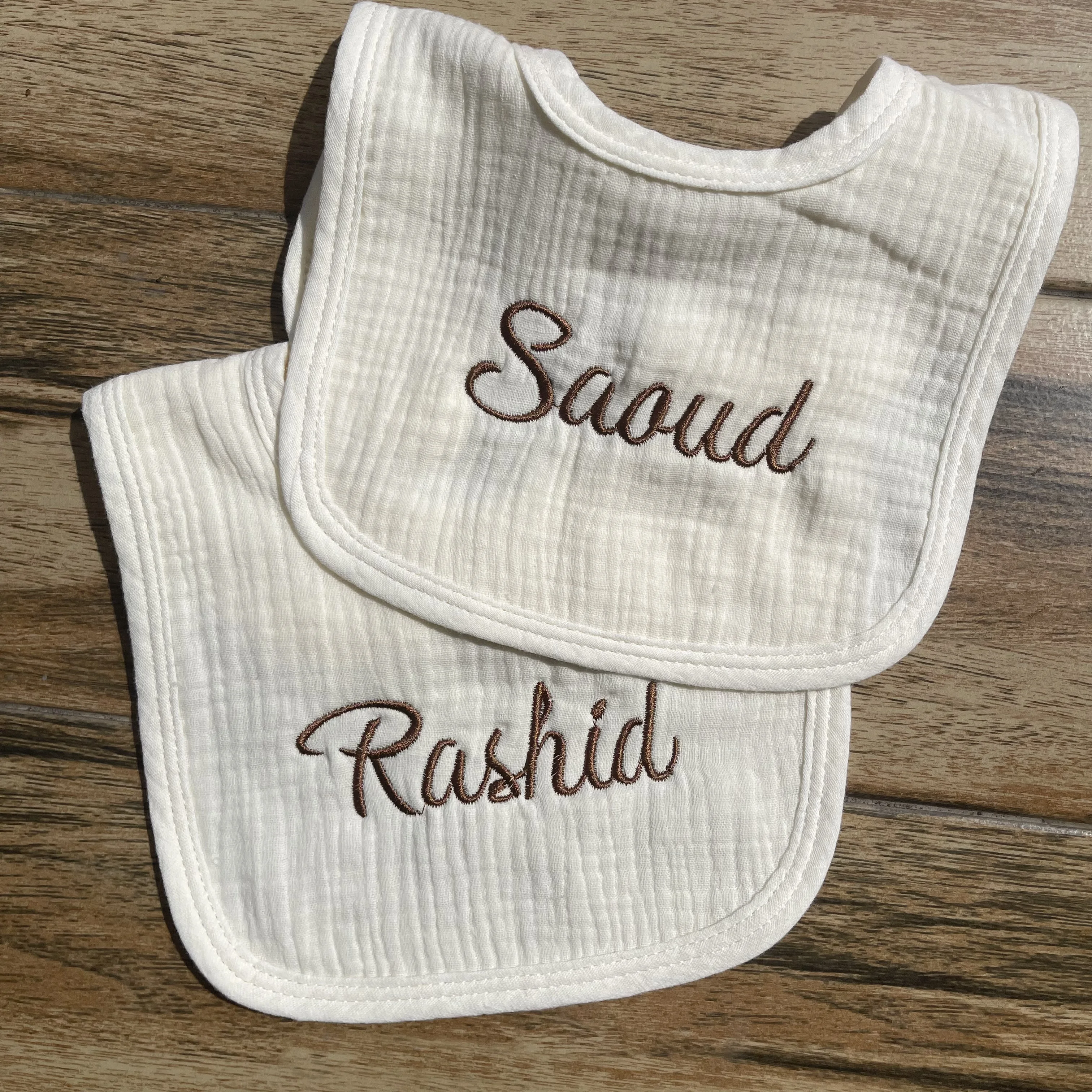 

Personalized Baby Comforter Name Baby Waterproof Bib Newborn Girls Accessories Bibs Baby Boy Cotton Gauze Towel Custom Baby Bib